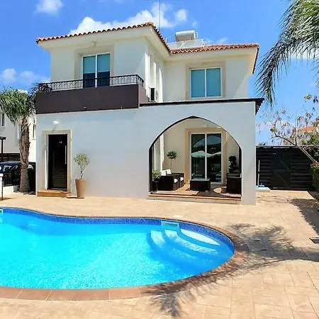Oresti With A Pool Villa