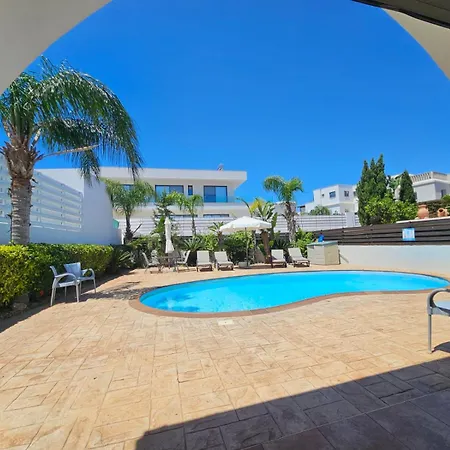 Villa Oresti With A Pool