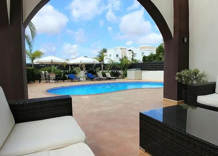 Oresti With A Pool Vila