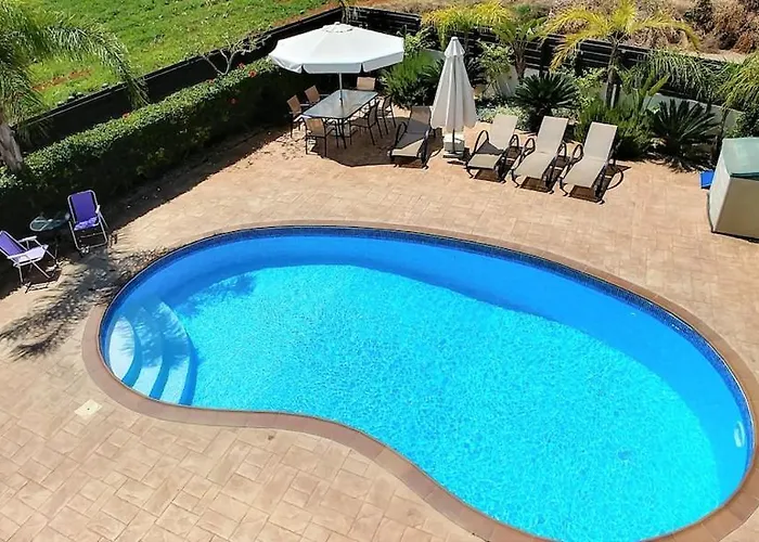 Oresti With A Pool Vila Paralimni